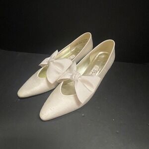 Dyeables Gigi White Silk Bow Kitten Heels Vintage Bridal Pumps USA Womens 6 RR